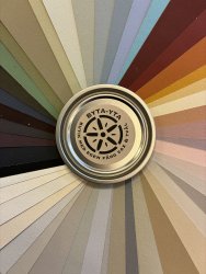 Uppmålade provark i låda